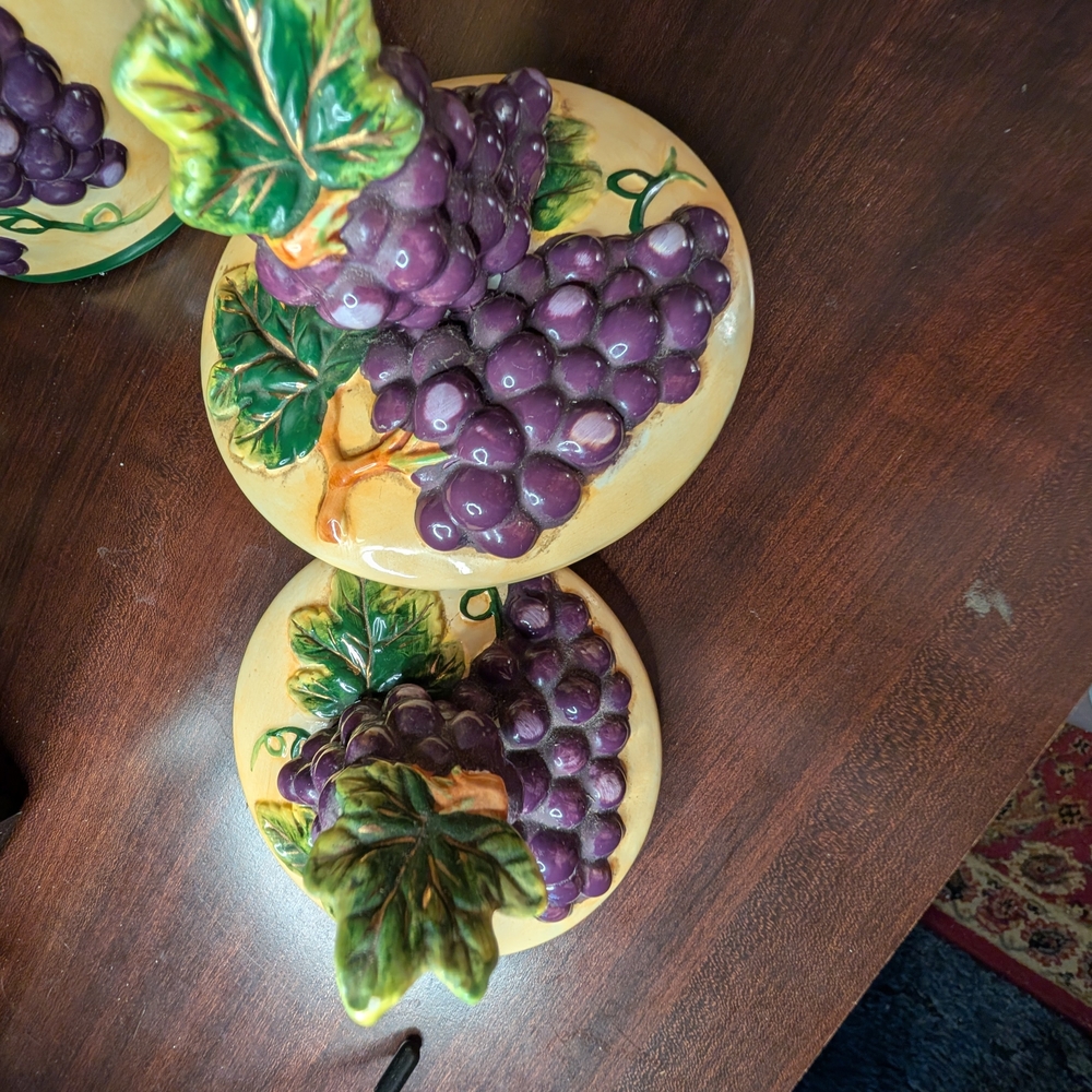 KMC Vintage Raised Grapevine-Themed Ceramic Canister Set - Picture 6 of 8